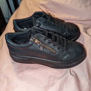 NWOT SheIn Black sneakers with gold zipper